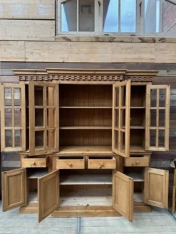 Vitrine de magasin en pin