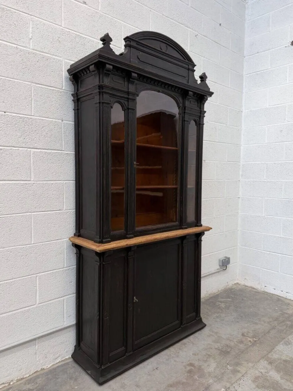 Vitrine de magasin XIXème en chêne massif
