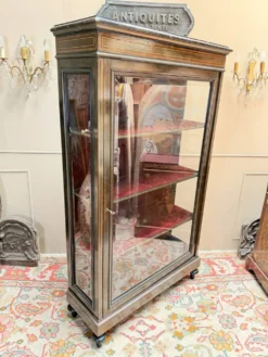 VITRINE DE PRÉSENTATION EN BOIS NOIRCI DE STYLE LOUIS XVI XIX EME SIÈC