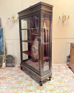 VITRINE DE PRÉSENTATION EN BOIS NOIRCI DE STYLE LOUIS XVI XIX EME SIÈC