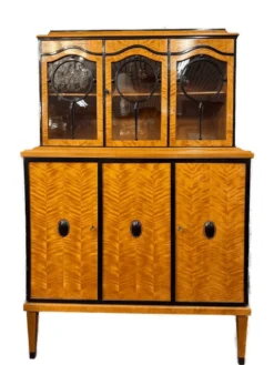 Vitrine de salon Art Déco, placage de bouleau flammé, vers 1920