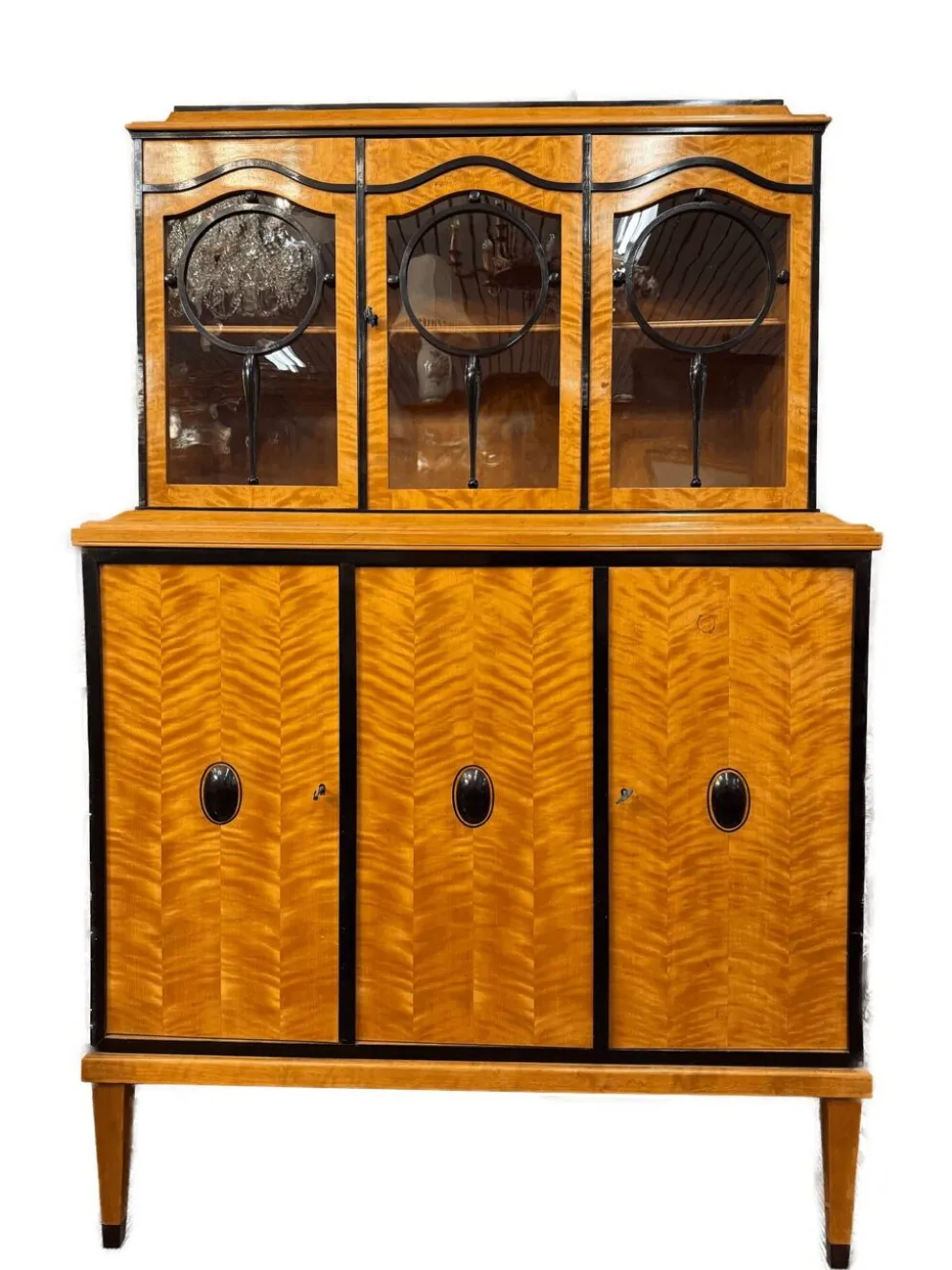 Vitrine de salon Art Déco, placage de bouleau flammé, vers 1920