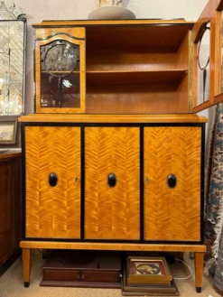 Vitrine de salon Art Déco, placage de bouleau flammé, vers 1920