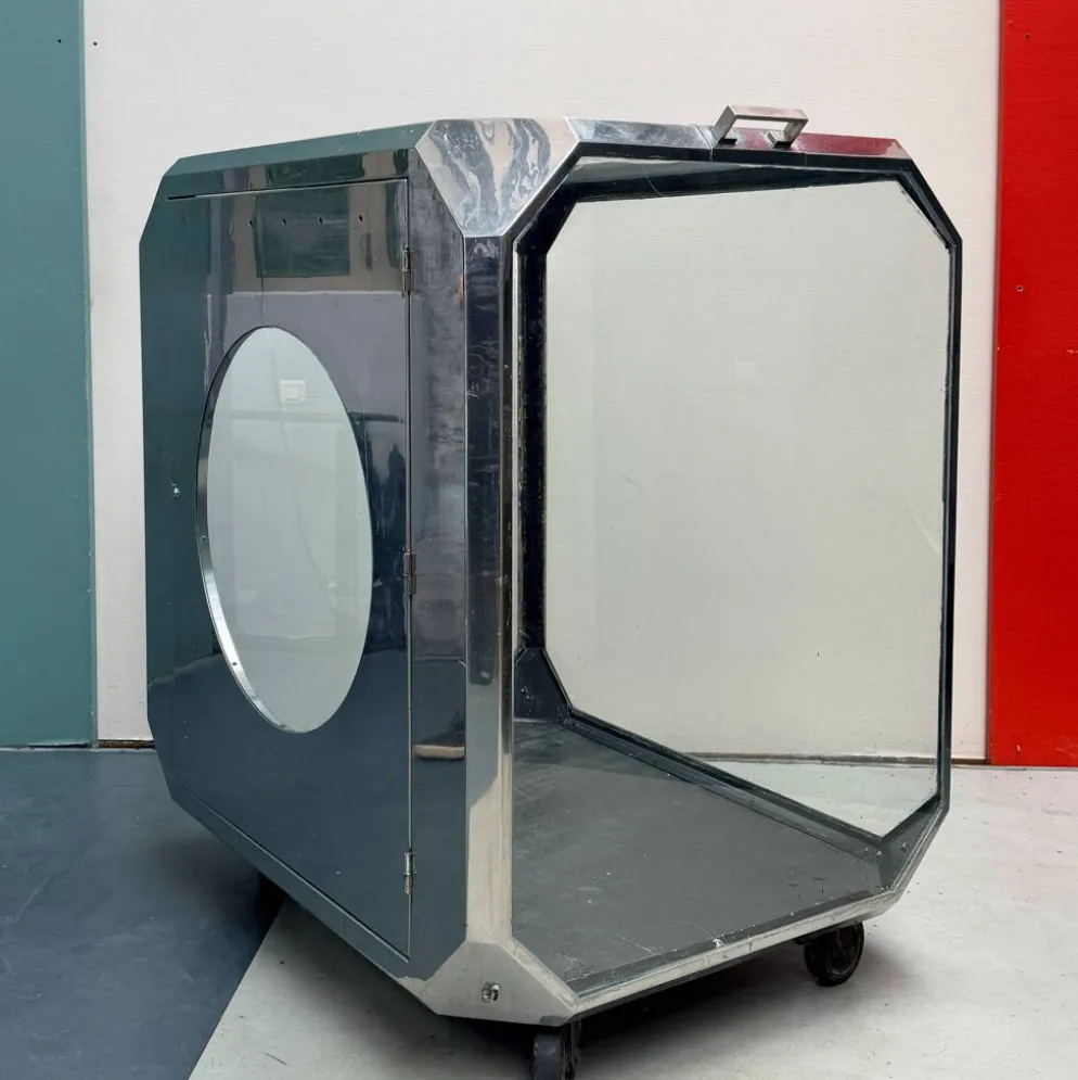 Vitrine de Showroom Monumentale d'Époque Space Age – Circa 1970