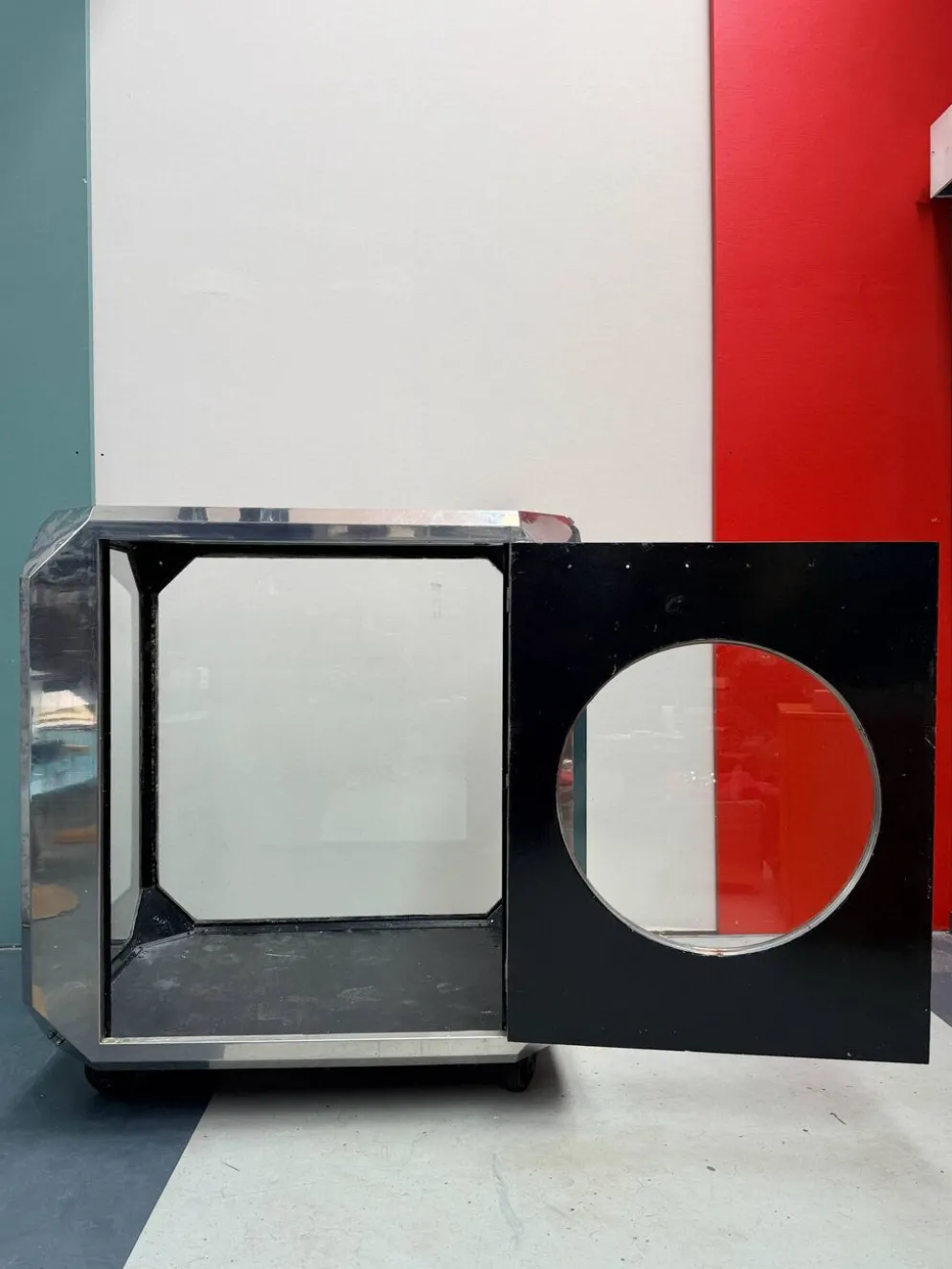 Vitrine de Showroom Monumentale d'Époque Space Age – Circa 1970