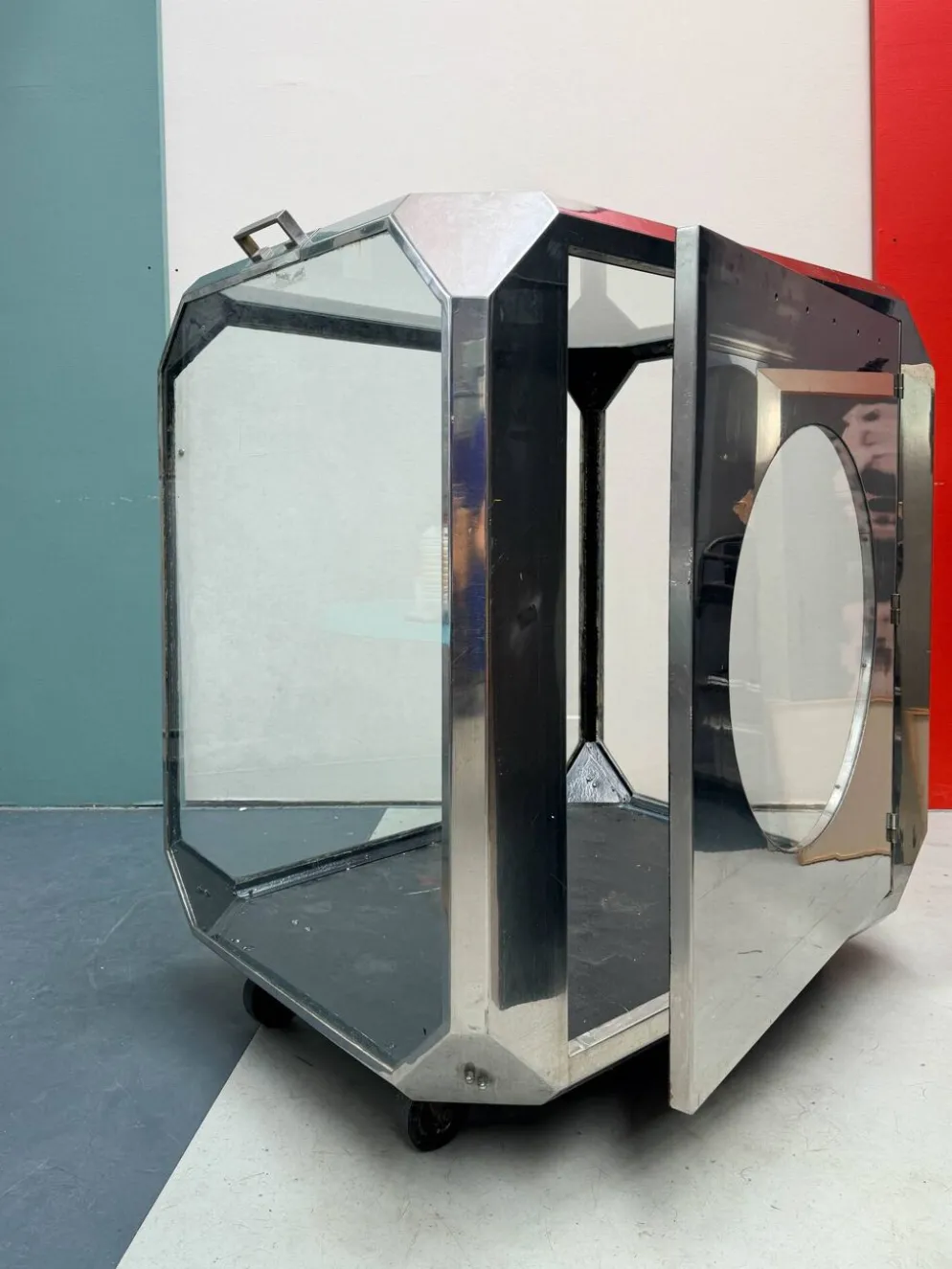 Vitrine de Showroom Monumentale d'Époque Space Age – Circa 1970