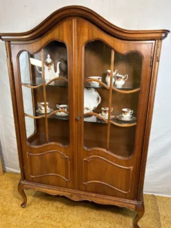Vitrine de style baroque classique – Environ 1940–1960