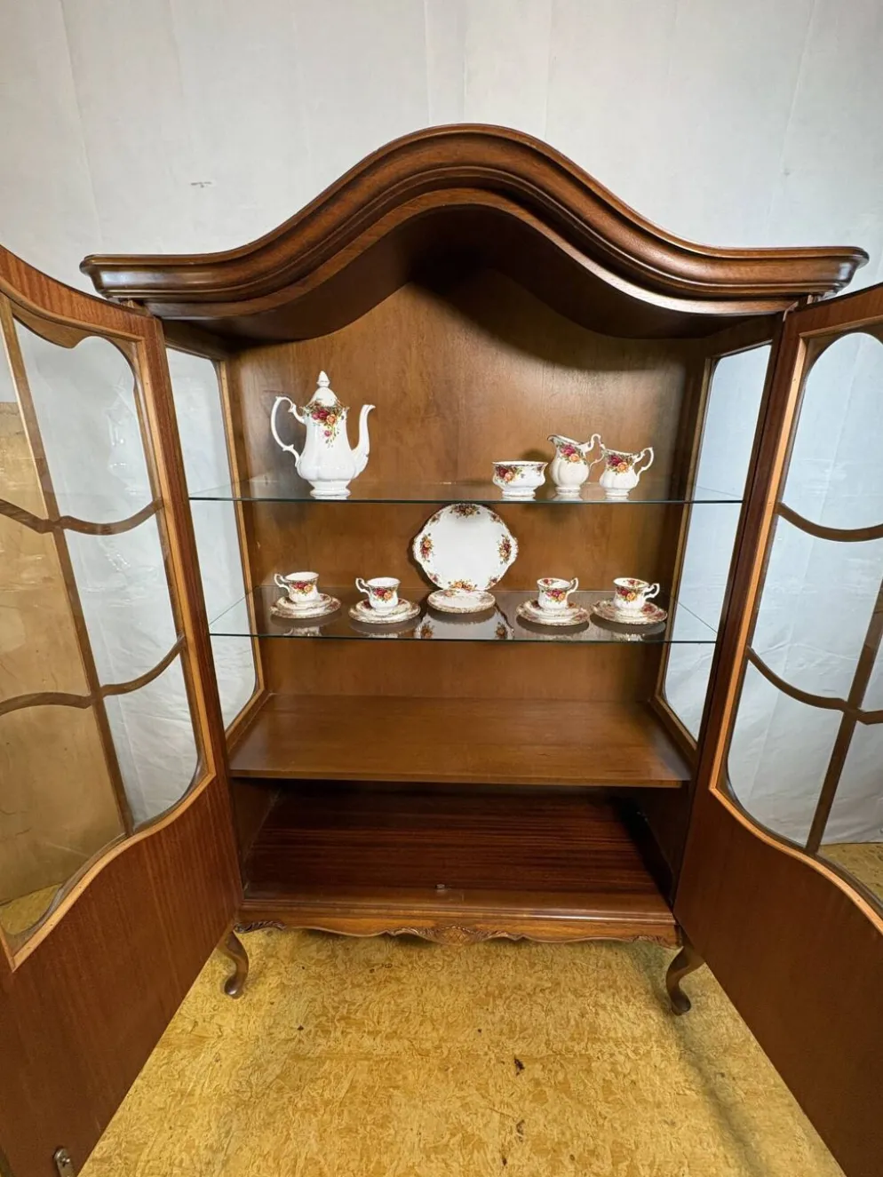 Vitrine de style baroque classique – Environ 1940–1960