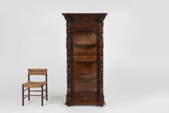 Vitrine de style baroque en chêne, Belgique, années 1950