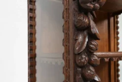 Vitrine de style baroque en chêne, Belgique, années 1950