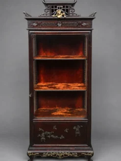 Vitrine de style japonais.