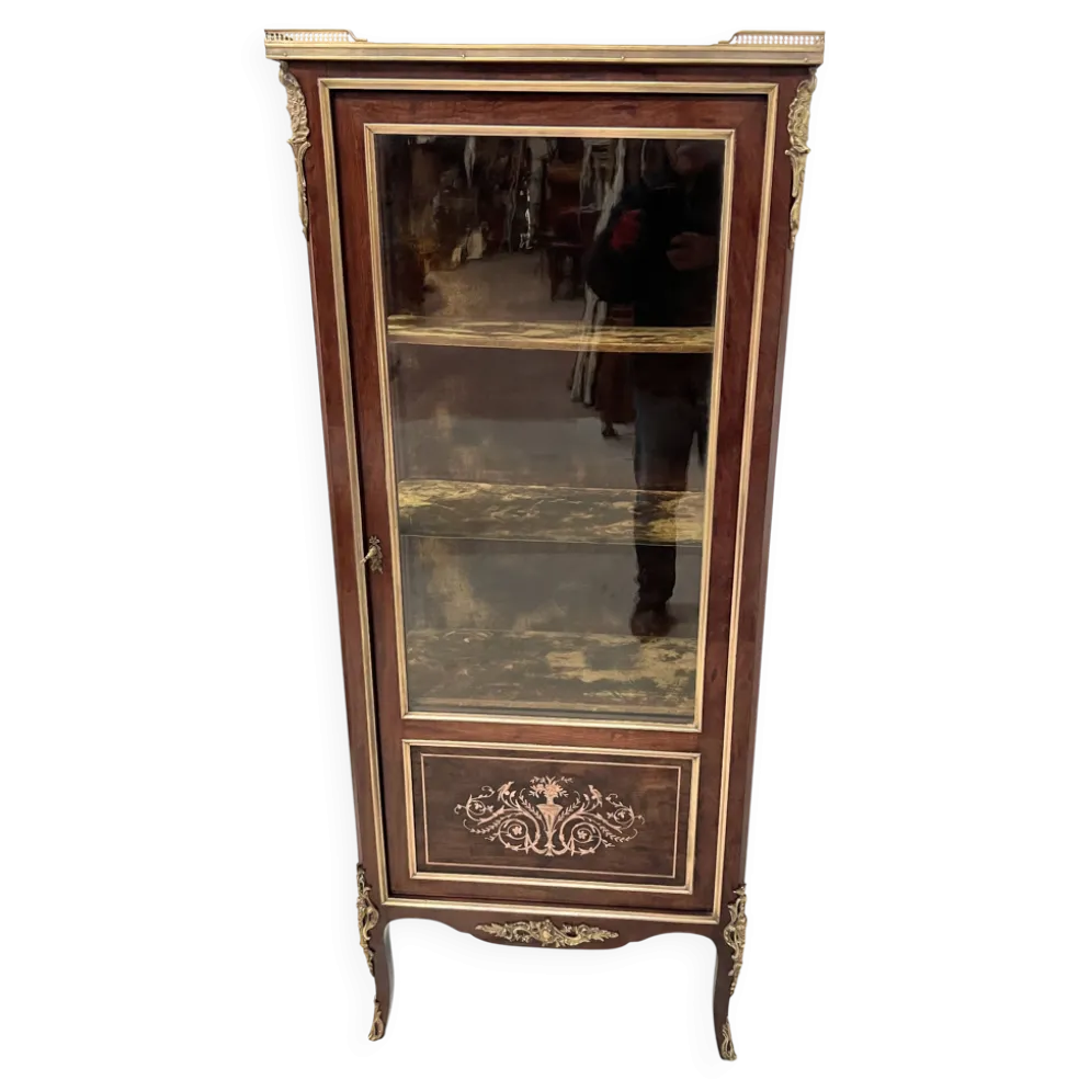 Vitrine de style Louis XV en acajou et bronze XIX siècle