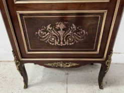 Vitrine de style Louis XV en acajou et bronze XIX siècle