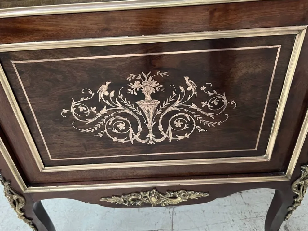 Vitrine de style Louis XV en acajou et bronze XIX siècle