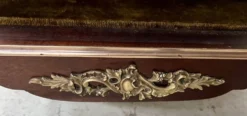 Vitrine de style Louis XV en acajou et bronze XIX siècle