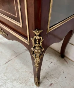 Vitrine de style Louis XV en acajou et bronze XIX siècle