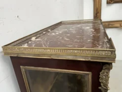 Vitrine de style Louis XV en acajou et bronze XIX siècle