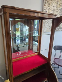 Vitrine de style Louis XV en merisier – Fabrication française UNIFA