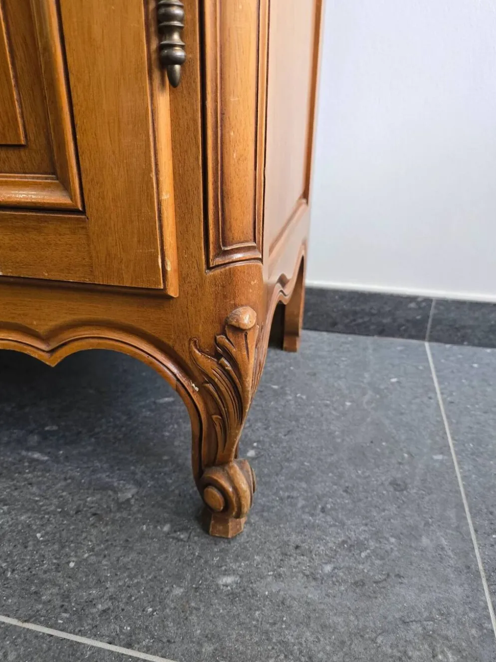 Vitrine de style Louis XV en merisier – Fabrication française UNIFA