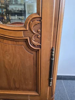 Vitrine de style Louis XV en merisier – Fabrication française UNIFA