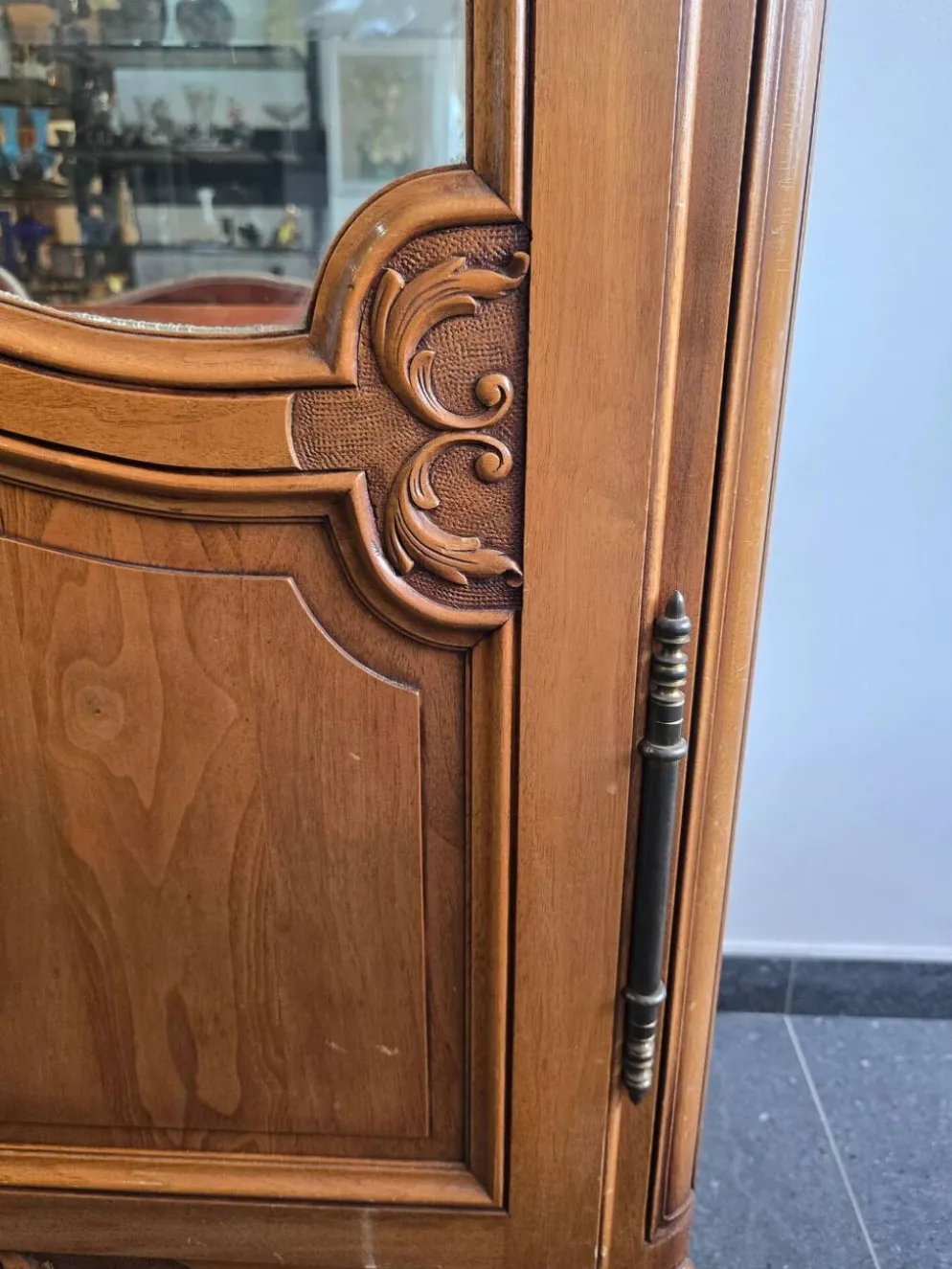 Vitrine de style Louis XV en merisier – Fabrication française UNIFA