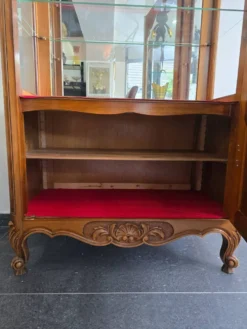 Vitrine de style Louis XV en merisier – Fabrication française UNIFA