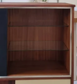 Vitrine du milieu du siècle