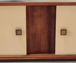 Vitrine du milieu du siècle