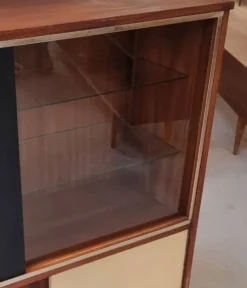 Vitrine du milieu du siècle