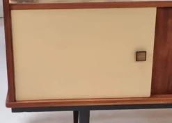 Vitrine du milieu du siècle