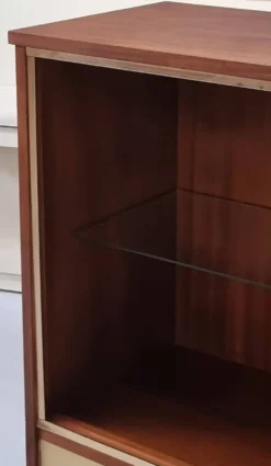 Vitrine du milieu du siècle