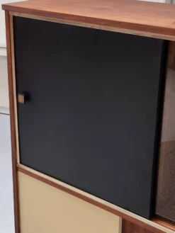 Vitrine du milieu du siècle