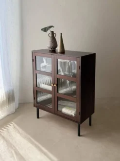 Vitrine du milieu du siècle en bois foncé avec verre