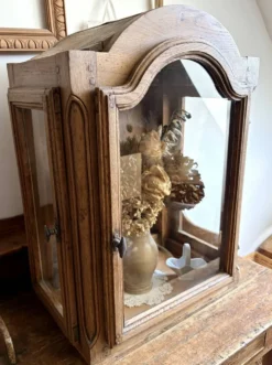 Vitrine en bois