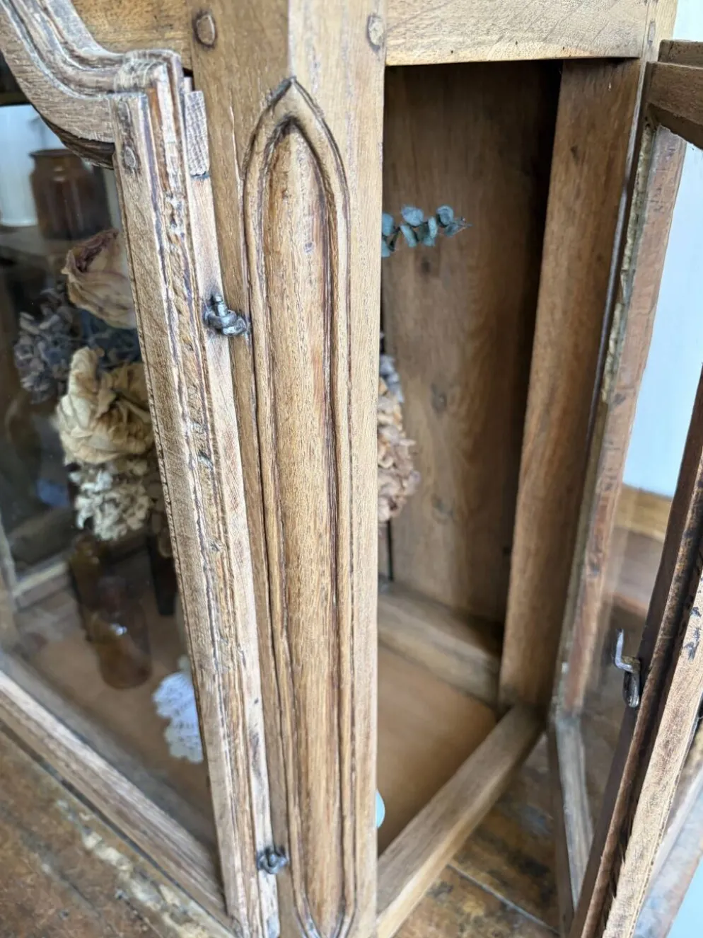 Vitrine en bois