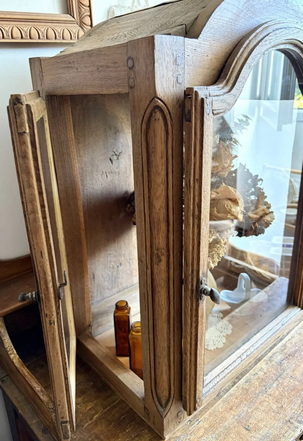 Vitrine en bois