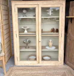 Vitrine en bois