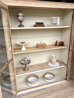 Vitrine en bois