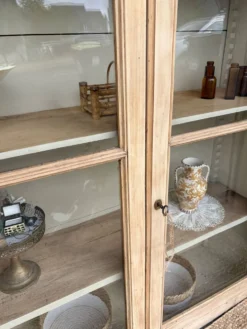 Vitrine en bois