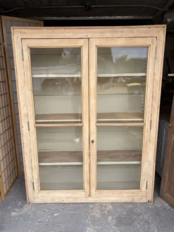 Vitrine en bois