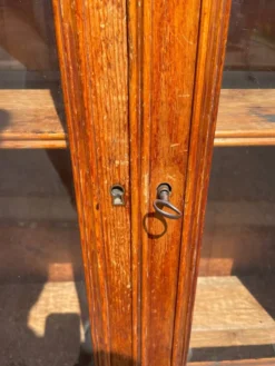 Vitrine en bois blanc style anglais