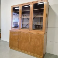 Vitrine en bois vintage XL / buffet / unité murale