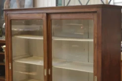 Vitrine en chêne des années 1940