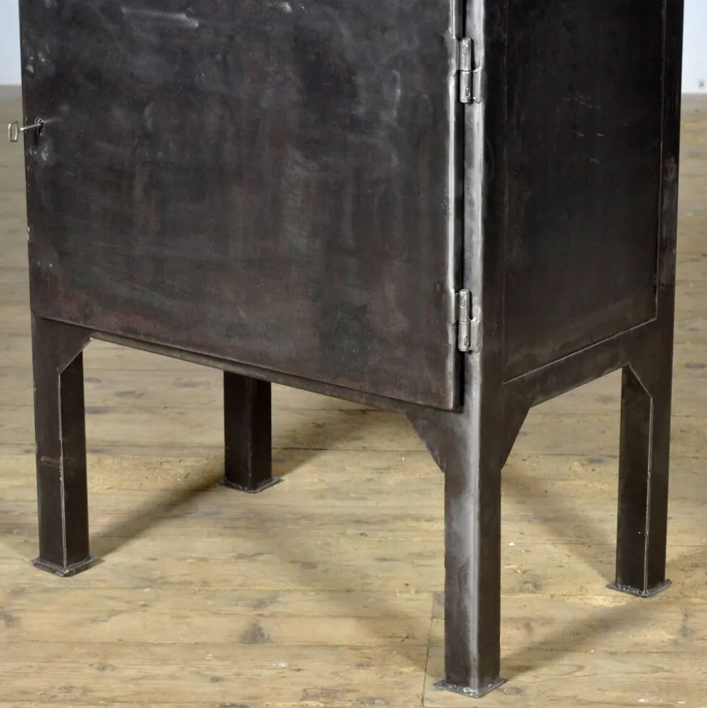 Vitrine en fer et en verre vintage, années 1970