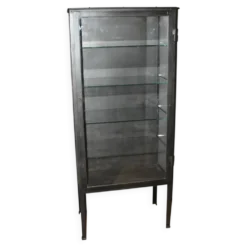 Vitrine en fer à patine noire vers 1920