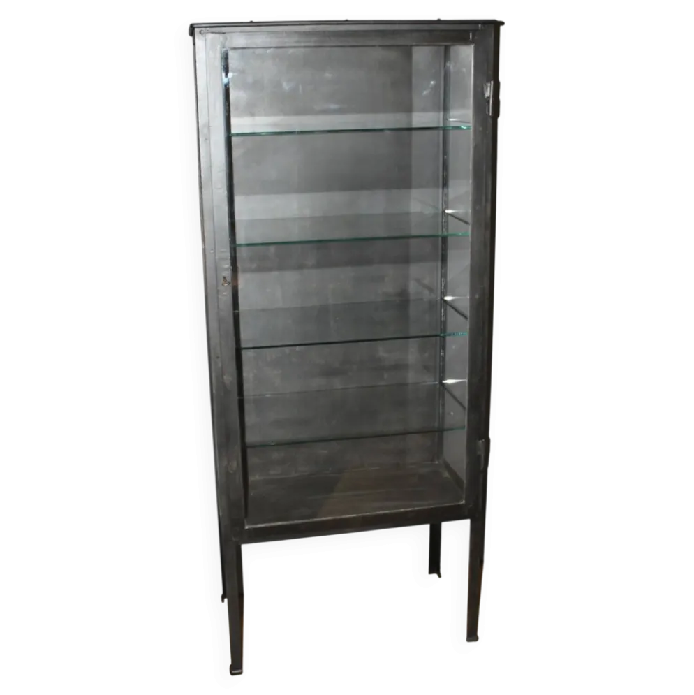 Vitrine en fer à patine noire vers 1920
