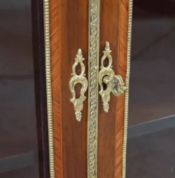 Vitrine en Marqueterie de Bois de Rose & Merisier, style Napoléon III- 2ème partie XIXe