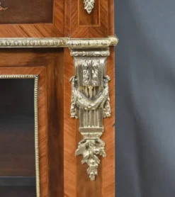 Vitrine en Marqueterie de Bois de Rose & Merisier, style Napoléon III- 2ème partie XIXe