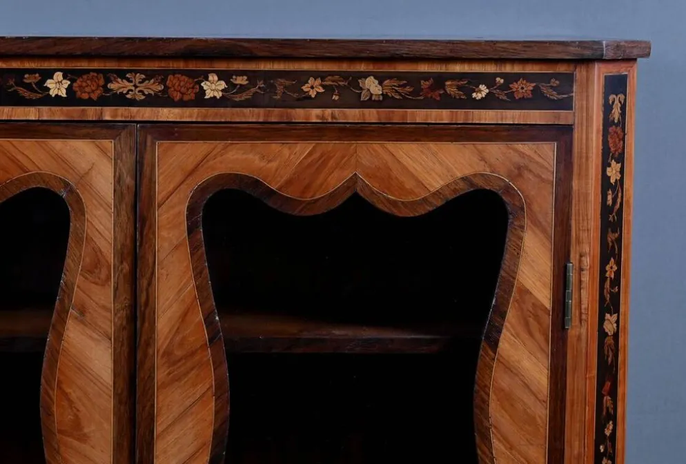 Vitrine en Marqueterie de Bois précieux, style Transition Louis XV Louis XV