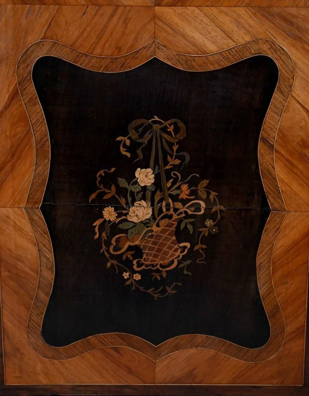 Vitrine en Marqueterie de Bois précieux, style Transition Louis XV Louis XV